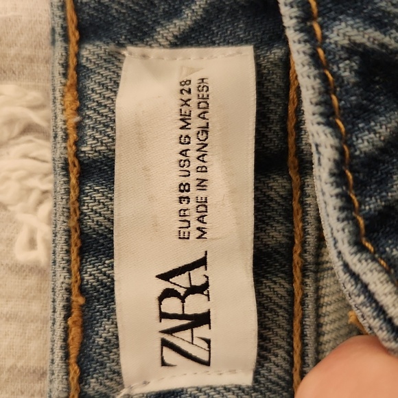 High waist, button fly Zara jean shorts size 6! - Picture 3 of 9